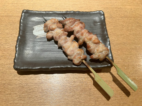 東京都中央区日本橋小伝馬町にある焼鳥、居酒屋の「炭火焼鳥と旨い焼魚 鳥舟」焼鳥(せせり)