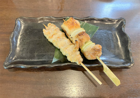 東京都台東区三ノ輪1丁目にある焼鳥店「SUMIBI 串焼 おじゃり 三ノ輪本店」焼鳥(ねぎま、せせり)