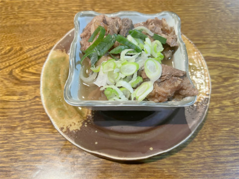 茨城県常総市水海道宝町にある「居酒屋 酔処 竹」牛スジ煮込み