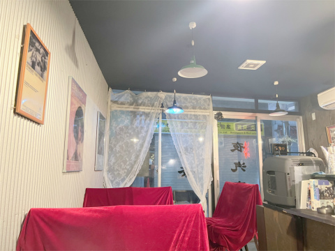 >東京都練馬区栄町にある喫茶店「喫茶 夜汽車(喫茶 ヨギシャ)」店内