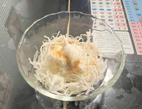 >東京都練馬区栄町にある喫茶店「喫茶 夜汽車(喫茶 ヨギシャ)」オムライスセットのサラダ