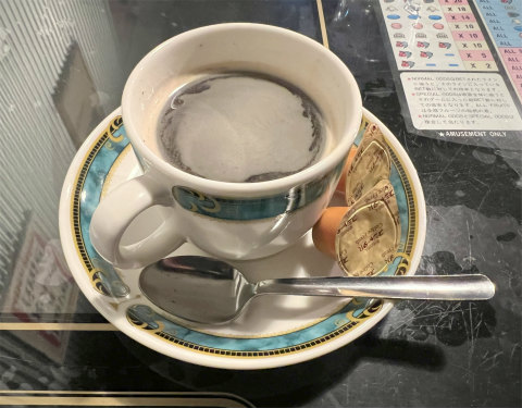 >東京都練馬区栄町にある喫茶店「喫茶 夜汽車(喫茶 ヨギシャ)」オムライスセットのホットコーヒー
