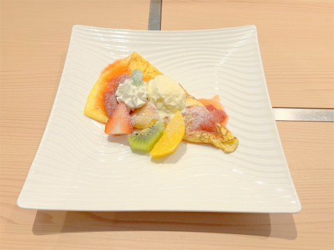 神奈川県横浜市戸塚区品濃町にある鉄板焼の「鉄板処TETSU (徹)」新 レディースコースのデザート(クレープ)
