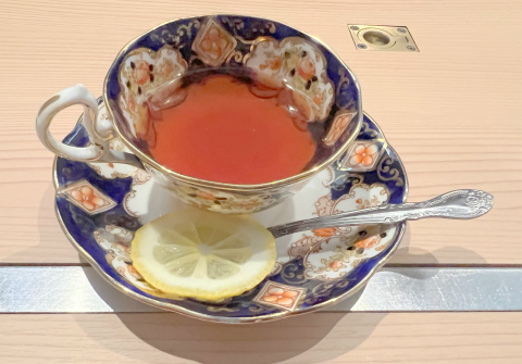 神奈川県横浜市戸塚区品濃町にある鉄板焼の「鉄板処TETSU (徹)」新 レディースコースのホットレモンティー