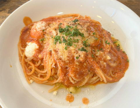 茨城県下妻市南原にあるイタリア料理のお店「スパゲッティ&ピッツァ&ドルチェ 芽キャベツ 砂沼公園通り店」お好みのスパゲッティ(モッツァレラチーズとトマトソース)