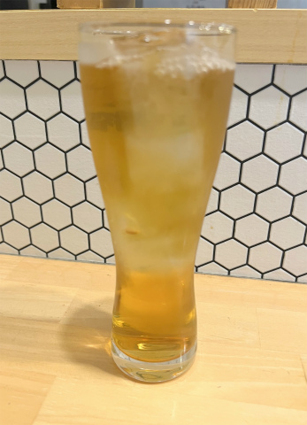 神奈川県横浜市神奈川区白楽にある天ぷら店「天ぷらとワイン からり。 東白楽駅前店」ウーロン茶