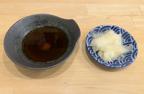 神奈川県横浜市神奈川区白楽にある天ぷら店「天ぷらとワイン からり。 東白楽駅前店」天つゆ