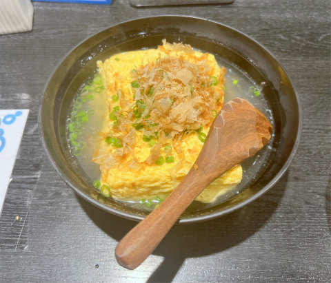 東京都足立区梅島3丁目にある居酒屋、鶏料理のお店「つくね専門店 鳥の王様 西新井店」だし巻き卵