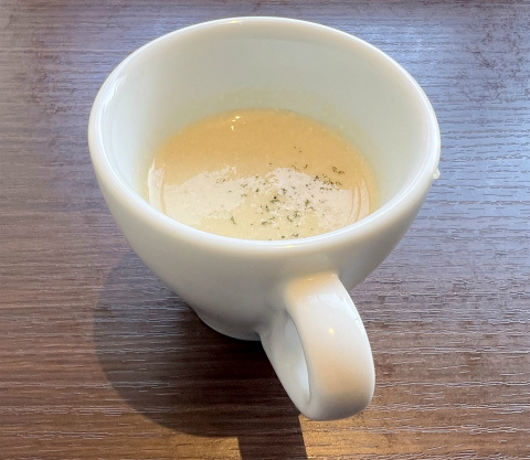 埼玉県草加市高砂1丁目にある洋食店「Diningcafe Petits Pois(プティポワ)」カジュアルランチのポタージュ
