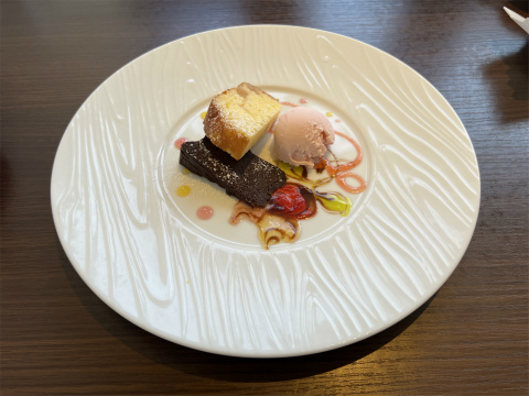 埼玉県草加市高砂1丁目にある洋食店「Diningcafe Petits Pois(プティポワ)」カジュアルランチのおまかせデザート ジェラート添え