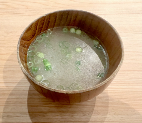 東京都練馬区旭丘1丁目にある鶏料理、居酒屋の「やきとり酒場 鶏no都」親子丼に付属のスープ
