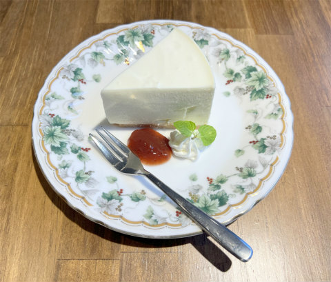 神奈川県横浜市神奈川区白楽にあるカフェ「Cafe G (カフェ ジー)」レアチーズケーキ