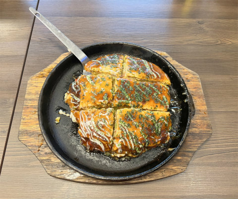神奈川県横浜市中区相生町2丁目にあるお好み焼き店「お好み焼き まるよし (丸嘉)」お好み焼