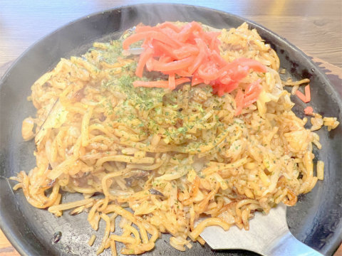 神奈川県横浜市中区相生町2丁目にあるお好み焼き店「お好み焼き まるよし (丸嘉)」そばめし