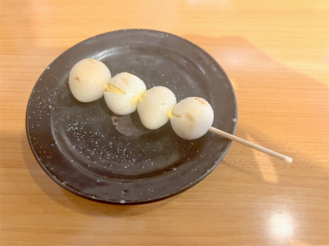 神奈川県横浜市神奈川区白楽にある焼鳥店「炭火焼鳥 とり9 白楽店」焼鳥 塩焼(うずら)