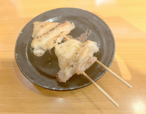 神奈川県横浜市神奈川区白楽にある焼鳥店「炭火焼鳥 とり9 白楽店」焼鳥 塩焼(手羽先)