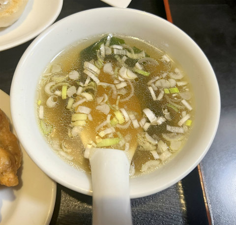 茨城県取手市本郷3丁目にある「中国料理 京華」鶏唐揚げ定食のスープ