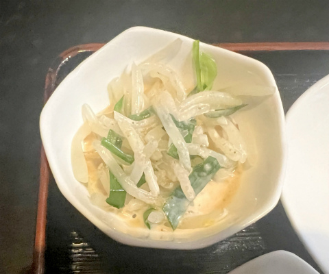 茨城県取手市本郷3丁目にある「中国料理 京華」鶏唐揚げ定食の小鉢