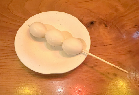 埼玉県草加市谷塚1丁目にある居酒屋、串揚「串焼もつ鍋 喜楽」鶏串(うずら)