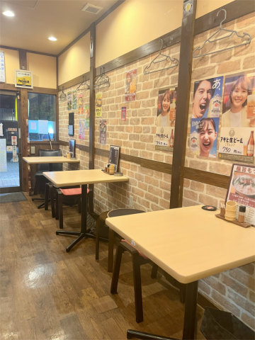埼玉県草加市谷塚1丁目にある居酒屋、串揚「串焼もつ鍋 喜楽」店内