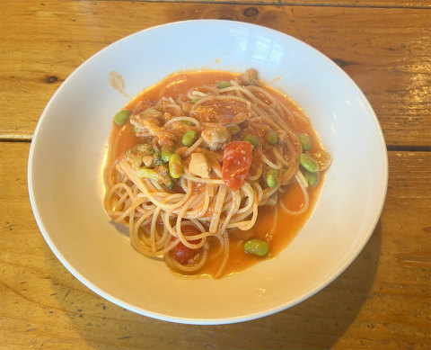 茨城県下妻市本城町1丁目にあるパスタのお店「パスタハウス スパゲティ屋 ポルコロッソ」ハーフセットの若鶏と季節野菜のトマトソース