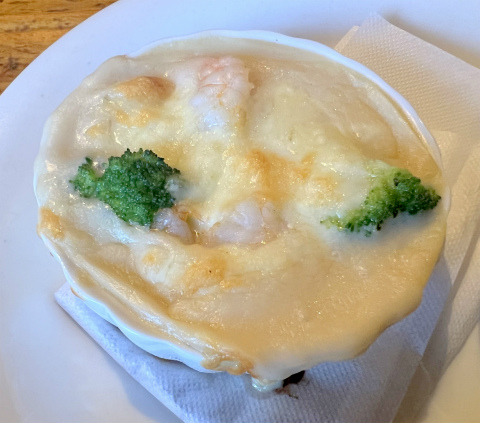 茨城県下妻市本城町1丁目にあるパスタのお店「パスタハウス スパゲティ屋 ポルコロッソ」ハーフセットのミニグラタン(海老とブロッコリーのグラタン)
