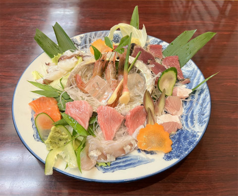 東京都荒川区東尾久2丁目にある和食店「味平」おまかせ5点盛り