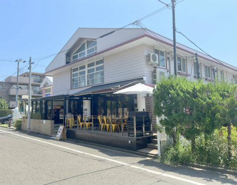東京都世田谷区玉川台2丁目にある洋食店「GRILL&DINING 用賀倶楽部」店舗外観