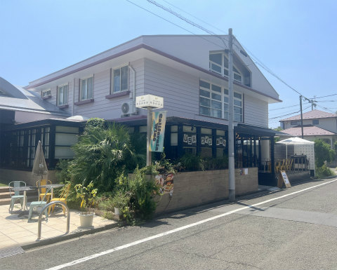 東京都世田谷区玉川台2丁目にある洋食店「GRILL&DINING 用賀倶楽部」店舗外観
