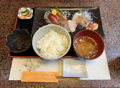 神奈川県相模原市緑区下九沢にある鮨店「鮨処 千福寿司」刺身定食