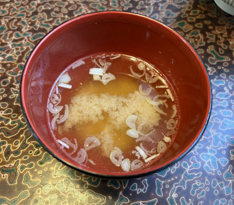 神奈川県相模原市緑区下九沢にある鮨店「鮨処 千福寿司」刺身定食の味噌汁