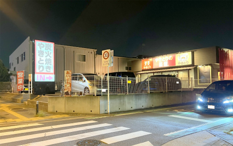 埼玉県三郷市中央3丁目にある焼鳥店「やきとりの扇屋 三郷中央駅前店」店舗外観