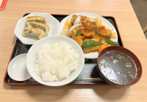 東京都荒川区東尾久2丁目にある中華料理店「中華ハウス 山岸」スブタセット