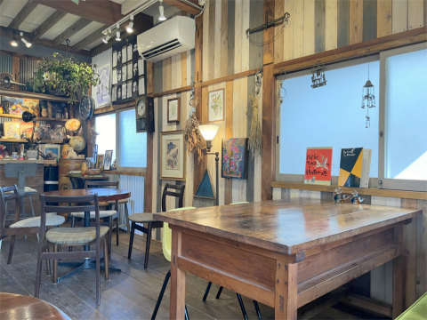 茨城県下妻市下妻乙にあるカフェ「チャンブルコーナー(Chample Corner)」店内