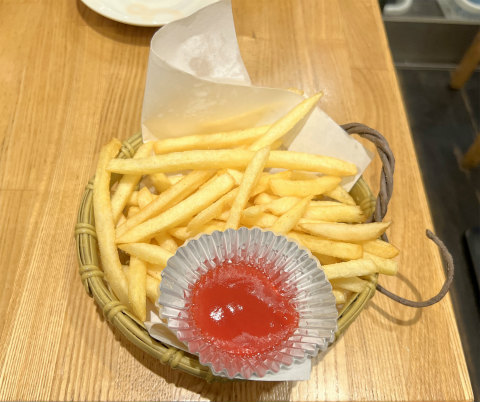東京都台東区上野6丁目にある居酒屋「串揚げ かのや」ポテトフライ