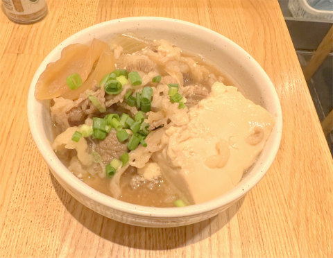 東京都台東区上野6丁目にある居酒屋「串揚げ かのや」肉豆腐