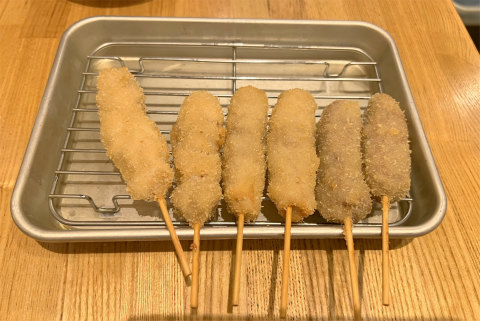 東京都台東区上野6丁目にある居酒屋「串揚げ かのや」串揚げ(牛肉)