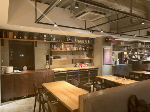 東京都港区芝大門1丁目にあるイタリア料理店「Trattoria Cicci Fantastico(トラットリア チッチ ファンタスティコ)」店内