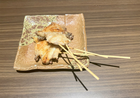 東京都葛飾区青戸3丁目にある居酒屋、焼鳥の「地鶏串焼家 鳥みや 青戸店」焼鳥(手羽先)