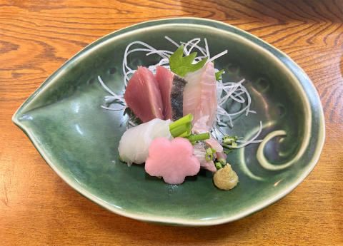 埼玉県草加市長栄町にある天ぷら店「天ぷら割烹 天幸」刺身