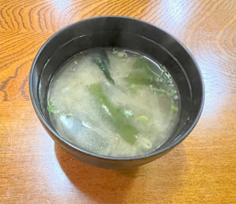 埼玉県草加市長栄町にある天ぷら店「天ぷら割烹 天幸」ランチの味噌汁