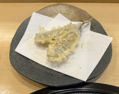 東京都町田市成瀬が丘1丁目にある「てんぷら加藤」てんぷら膳のメヒカリ