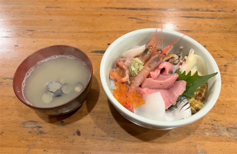 茨城県取手市戸頭6丁目にある寿司店「江戸前 直壽司(直寿司)松ちらしと味噌汁」