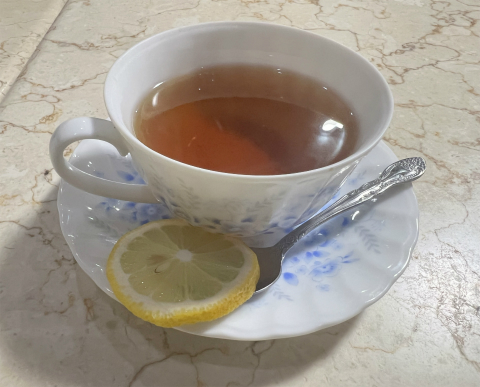 茨城県取手市戸頭6丁目にある喫茶店「軽食 喫茶 レガシー」ケーキセットのホットレモンティー