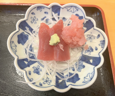 茨城県守谷市本町にある食堂「お食事処 ふじ」串かつ定食の刺身