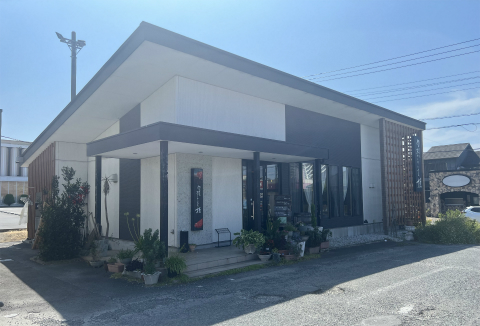 千葉県木更津市清見台南5丁目あるステーキ、ハンバーグの「ステーキハウス桂 木更津店」店舗外観