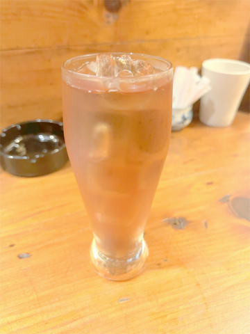 東京都荒川区西日暮里5丁目にある居酒屋、焼鳥、やきとんの「やきとん 居酒屋 のりまる」ウーロン茶