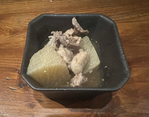 東京都荒川区西日暮里5丁目にある居酒屋、焼鳥、やきとんの「やきとん 居酒屋 のりまる」お通し