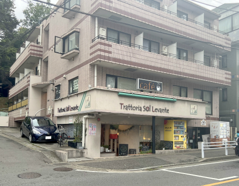 神奈川県川崎市多摩区西生田1丁目にあるイタリアンの「Trattoria Sol Levante トラットリア ソル レヴァンテ」店舗外観