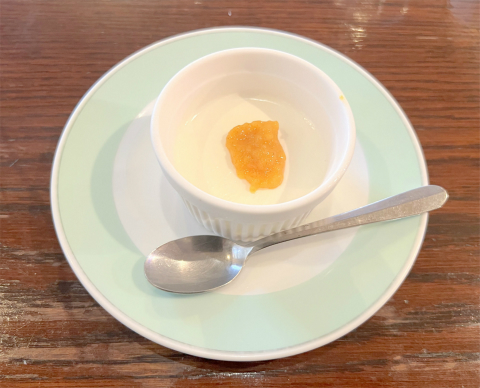 神奈川県川崎市多摩区西生田1丁目にあるイタリアンの「Trattoria Sol Levante トラットリア ソル レヴァンテ」デザート(パンナ・コッタ)
